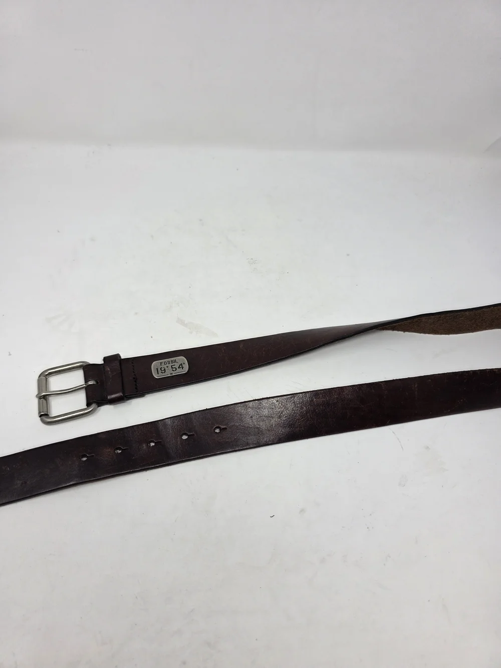 Fossil 1954 Distressed Dark Brown Leather Belt Metal Logo Plaque Buckle Mens 34